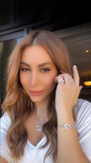 Yara Instagram - Love Me, Love Me Not 🤍🌼

#LoveMeLoveMeNot | #بتحب_ما_بتحب⁩
#بتحب | @samrajewellery 

#Yara | #يارا