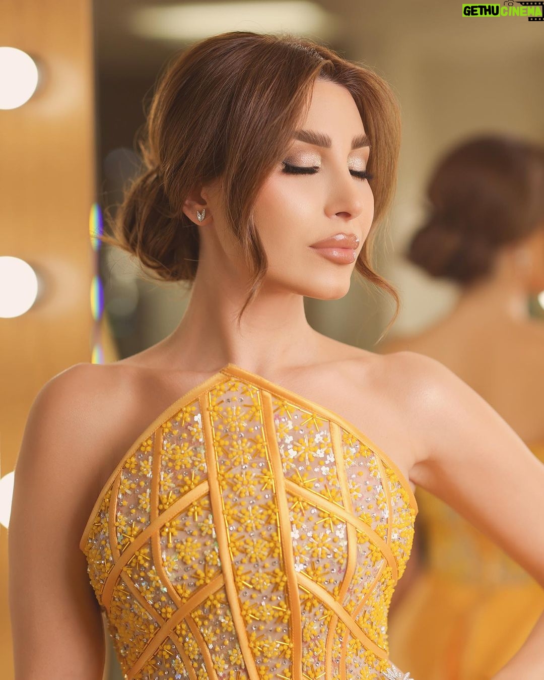 Yara Instagram - Glowing in 🧡 ✨ Dressed by @charbelzoecouture Jewlery: My collection #LoveMeLoveMeNot 🌼 @samrajewellery Makeup: @alberto_makeup Hair: @wassimsteve Contact lenses: My collection “DOVE GRAY” @samacontactlens 👁 Thanks @rashidalsaeed #Yara | #يارا United Arab Emirates