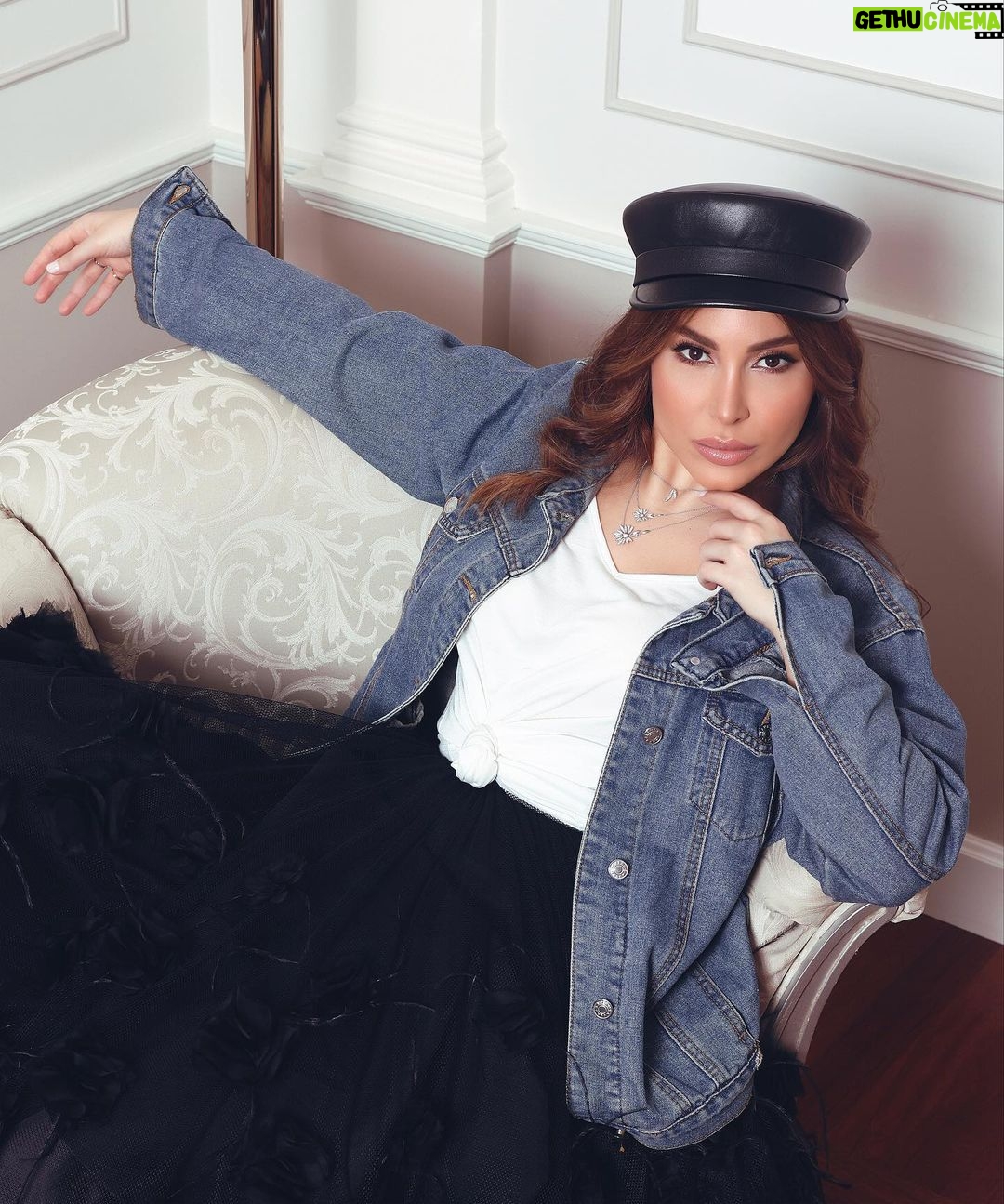 Yara Instagram - 🖤 Styled by: @slimi7 Outfit by: @kristinafidelskaya Photographer: @shadi.taghlibi Jewelry: @samrajewellery Makeup by: @fadiaelmendelek_dubai Hair by: @wassimsteve #Yara | #يارا United Arab Emirates
