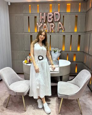 Yara Instagram - قدي انتوا حلوين ومهضومين 😍

شكراً من القلب @samrajewellery على المفاجأة المميزة ولكل واحد فيكم على المعايدات والكلام الرائع متلكم🥰

Thank you everyone for your sweet messages and love ❤️

#Yara | #يارا