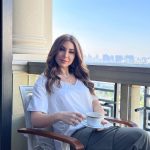 Yara Instagram - #رمضان بيجمعنا على الذكريات الحلوة 🤍 شو أكتر شيء بتحبوا بشهر #رمضان_المبارك 🌙 #Yara | #يارا . . . #رمضان_2023 #رمضان_كريم #RamadanKareem #Ramadan2023 Palazzo Versace Dubai