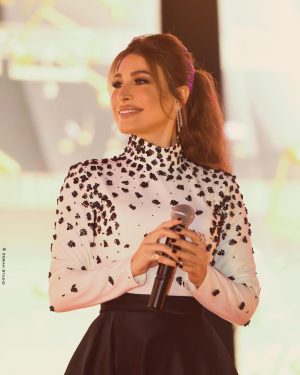 Yara Instagram - من أجواء الإحتفال ب #العيد_الوطني_الإماراتي ليلة أمس 🇦🇪

الله يديم الفرح على #الإمارات وشعبها الرائع ❤️

#Yara | #يارا

. . .

#يارا_لوفرز #yaralb_lovers #yarafans #يارا_فانز