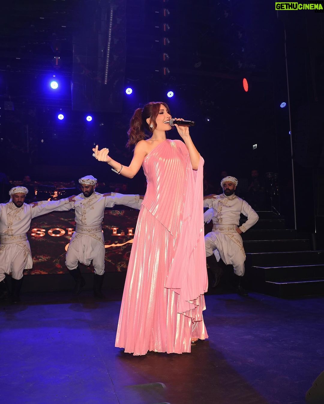 Yara Instagram - شو حلوة الليالي وانتوا دايماً ببالي 💖 📸 from my concert at @sohogardenpalm @soholivedxb Dressed by: @fauxconsultancy @semsem 😍 Styled by: @khalilzein.official Makeup by: @alberto_makeup Jewelry: @samrajewellery Contact lens: My collection “Lilium Hazel” @samacontactlens 👁 Photos by: @zobiansaadofficiall #Yara | #يارا United Arab Emirates