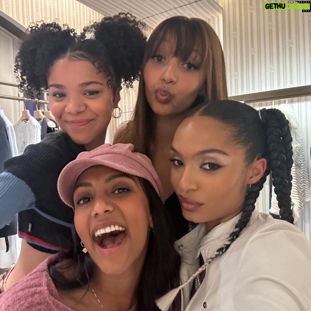 Yara Shahidi Instagram - THE DAY THAT I WANT 💕🦟 TY @pinkpantheress for a day with the girlies 🦟 MOSQUITO MUSIC VIDEO OUT NOW 🫶🏽 @pinkpantheress @charithra17 #indiaamarteifio 💕 Mayfair London