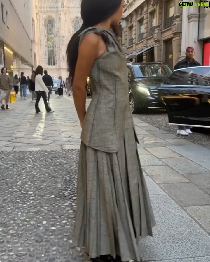 Yara Shahidi Instagram - @matthieu_blazy did it again 🗺️🌐 #BottegaVeneta Milan, Italy