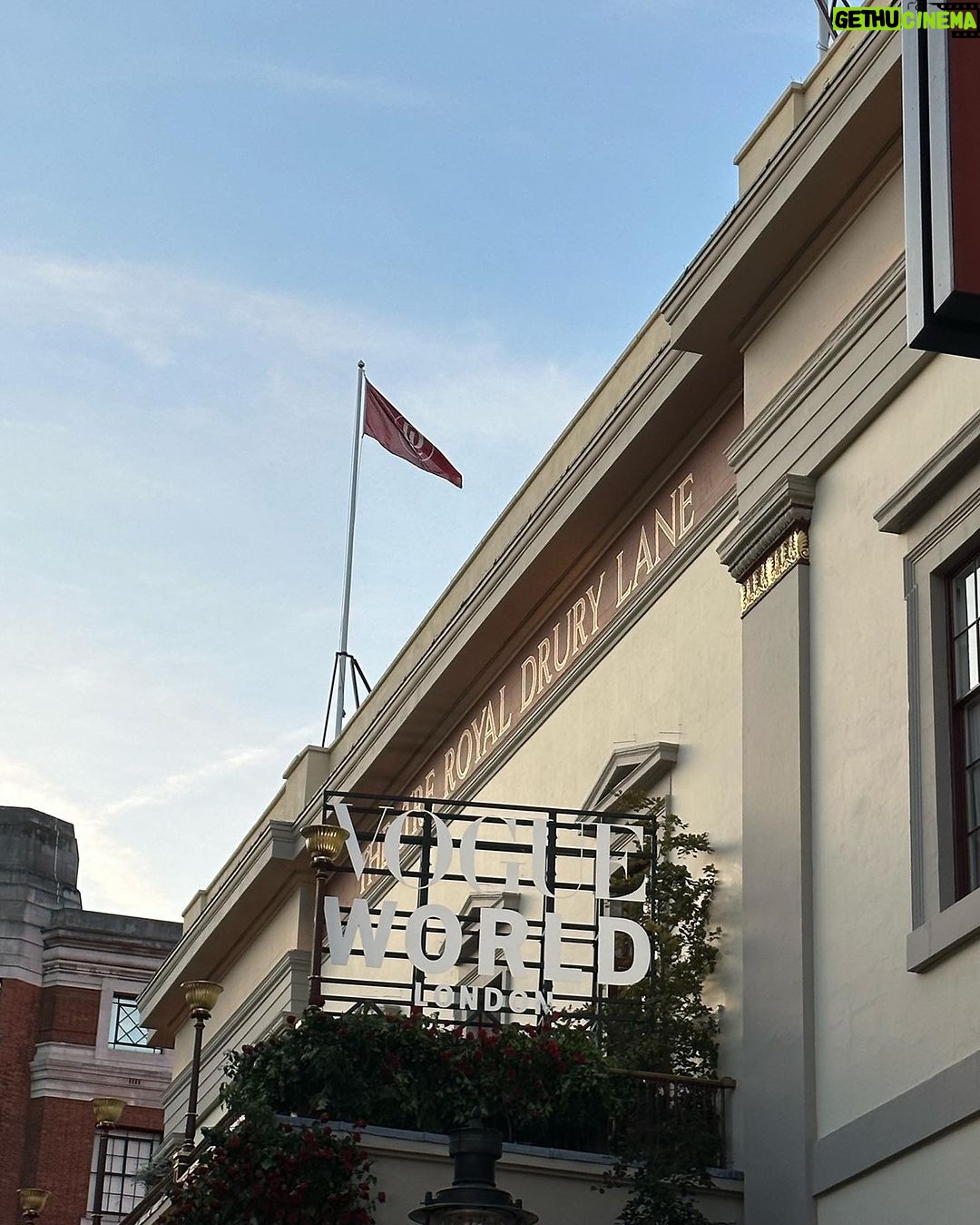 Yara Shahidi Instagram - London x Rosewood owes me nothing! A wonderful time with filled with friends, new experiences, fashun and food….of course! Rosewood London