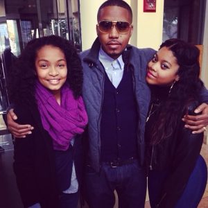 Yara Shahidi Instagram - HAPPY BIRTHDAY CUZZO 🌟 @nas It may be your birthday, but you’ve given us all reasons to celebrate. Your presence is a present and I’m grateful to have grown up in a world made bigger and better by you ❤️
