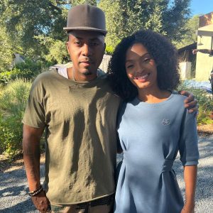 Yara Shahidi Instagram - HAPPY BIRTHDAY CUZZO 🌟 @nas It may be your birthday, but you’ve given us all reasons to celebrate. Your presence is a present and I’m grateful to have grown up in a world made bigger and better by you ❤️