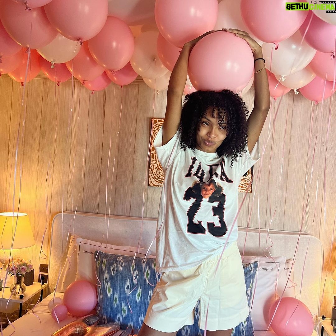 Yara Shahidi Instagram - 6 month old dump, but who’s counting? Cheval Blanc St-Barth