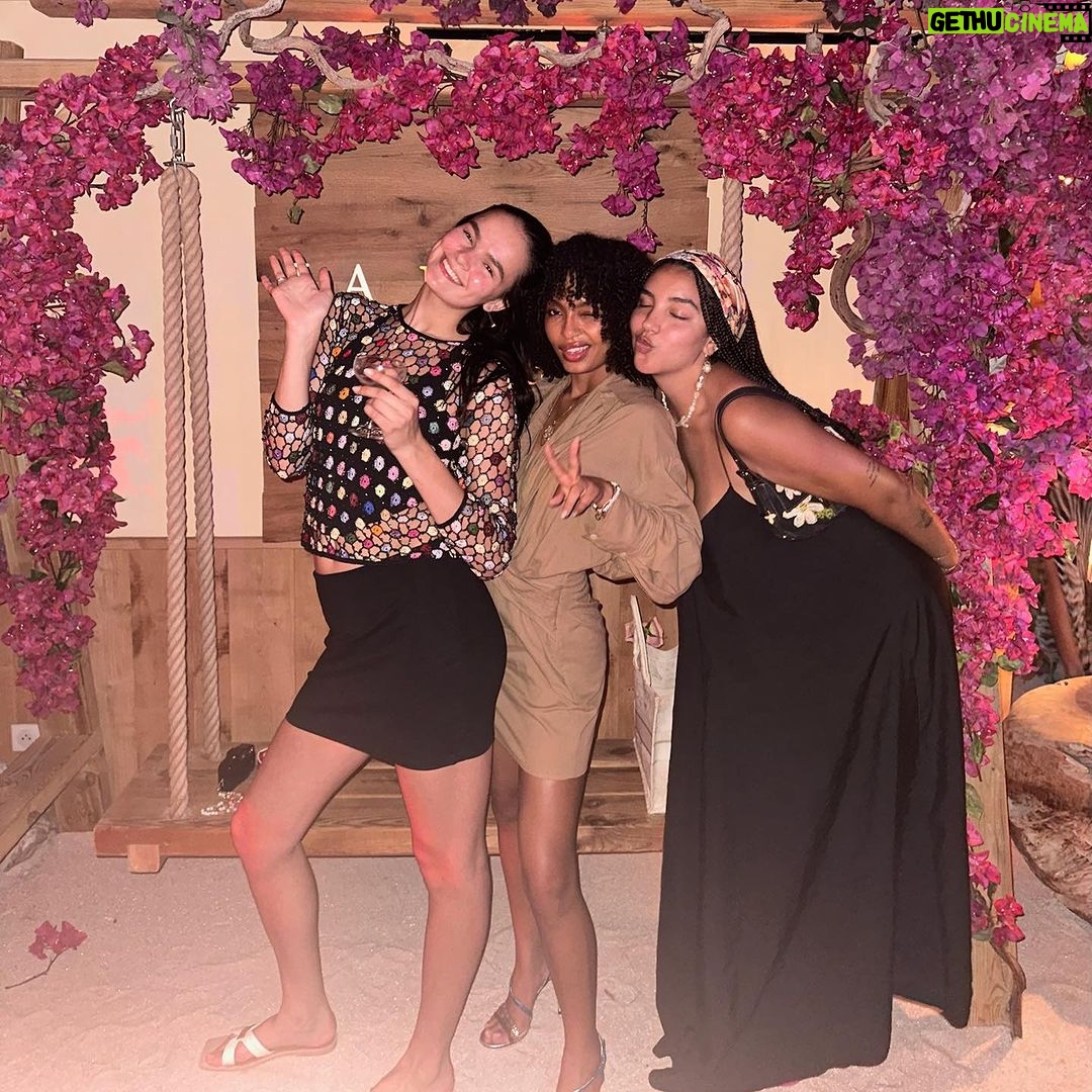 Yara Shahidi Instagram - 6 month old dump, but who’s counting? Cheval Blanc St-Barth