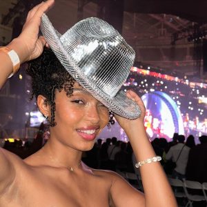 Yara Shahidi Instagram - BEY-DAY was truly a  #Renaissance of culture & pure joy🪩 
TY @instagram for helping us celebrate the Queen with the Queen 💋

Thank you @claudine 💋