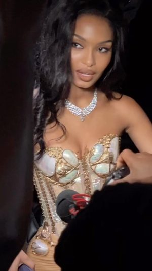 Yara Shahidi Instagram - THE PROTOTYPE #METGALA 

@jeanpaulgaultier
@cartier
@diorbeauty 
@therealritabee 
@nikki_makeup
@jasonbolden
@ohmynailsnyc 
@chocolatemommyluv
@samjopenn 📸