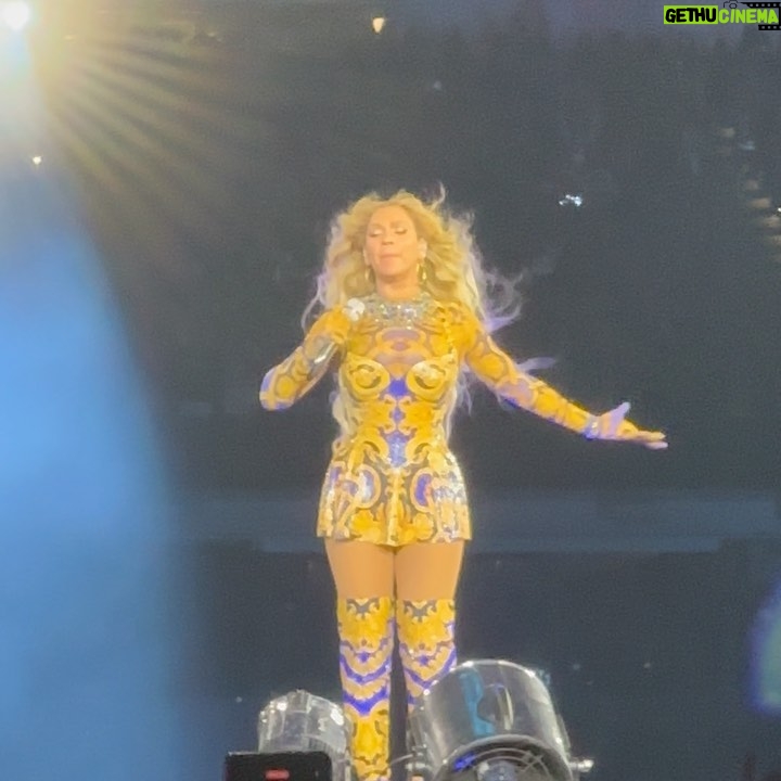 Yara Shahidi Instagram - BEY-DAY was truly a #Renaissance of culture & pure joy🪩 TY @instagram for helping us celebrate the Queen with the Queen 💋 Thank you @claudine 💋 SoFi Stadium