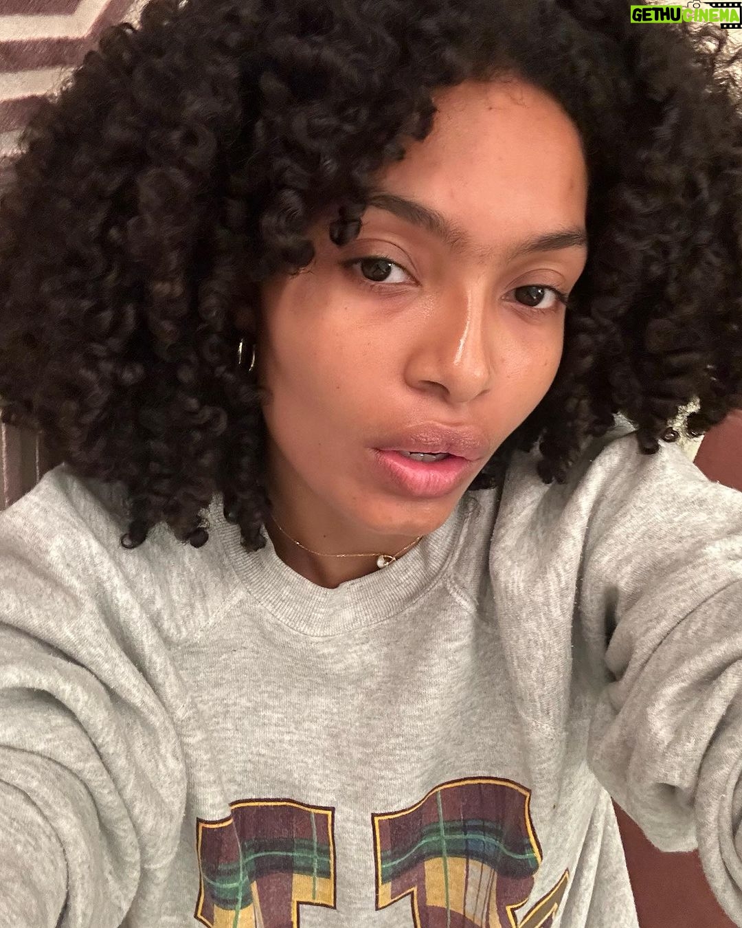 Yara Shahidi Instagram - camera roll kisses 🫶🏽