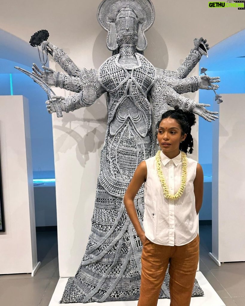 Yara Shahidi Instagram - An ode to CRAFT 🪡🌷 This entire week has been a celebration of art and the artisan behind it• I am so grateful for being welcomed to spend the day at @chanakya.in atelier & school to learn about the incredible heritage and high art and many styles of embroidery. #DiorFall23