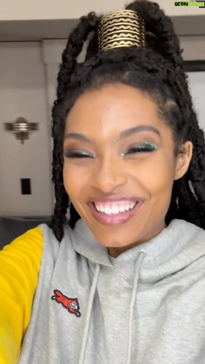 Yara Shahidi Instagram - STEP INTO MY ZONE 🫶🏽 AKA my trailer for @grownish season 6 #Zoey