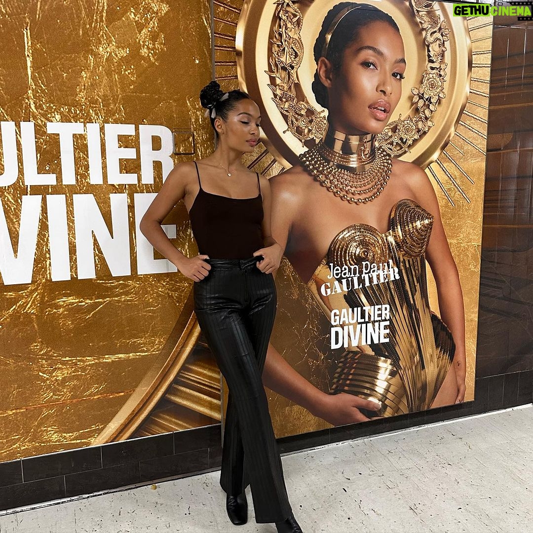 Yara Shahidi Instagram - Found my twin flame ❤️🔥 #GaultierDivine Oxford Circus