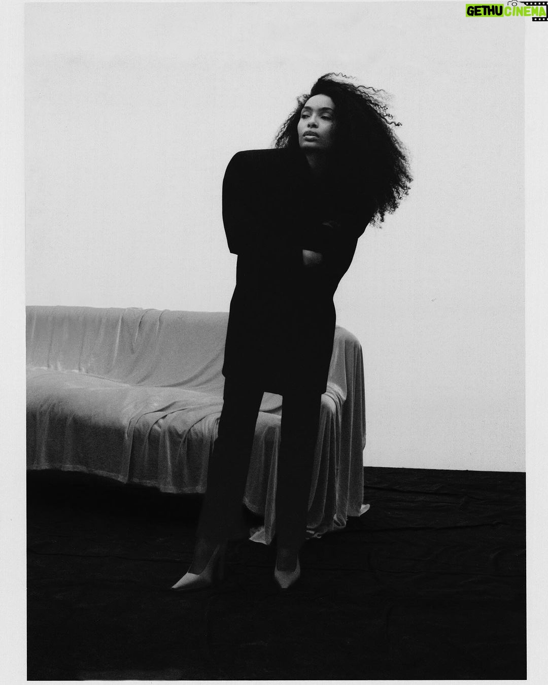 Yara Shahidi Instagram - The essence of art + film is the microcosm. Had the pleasure of chatting with @cultured_mag about my life in front and behind the screen for the Art + Film issue 🎬 EIC: @sarahgharrelson Penned by: @jazzloon Photog: @emannuelsmonsalve Styling: @yashuasimmons Glam: @kilprity Hair: @kensalldorsey1 Mani: @tracy_clemens