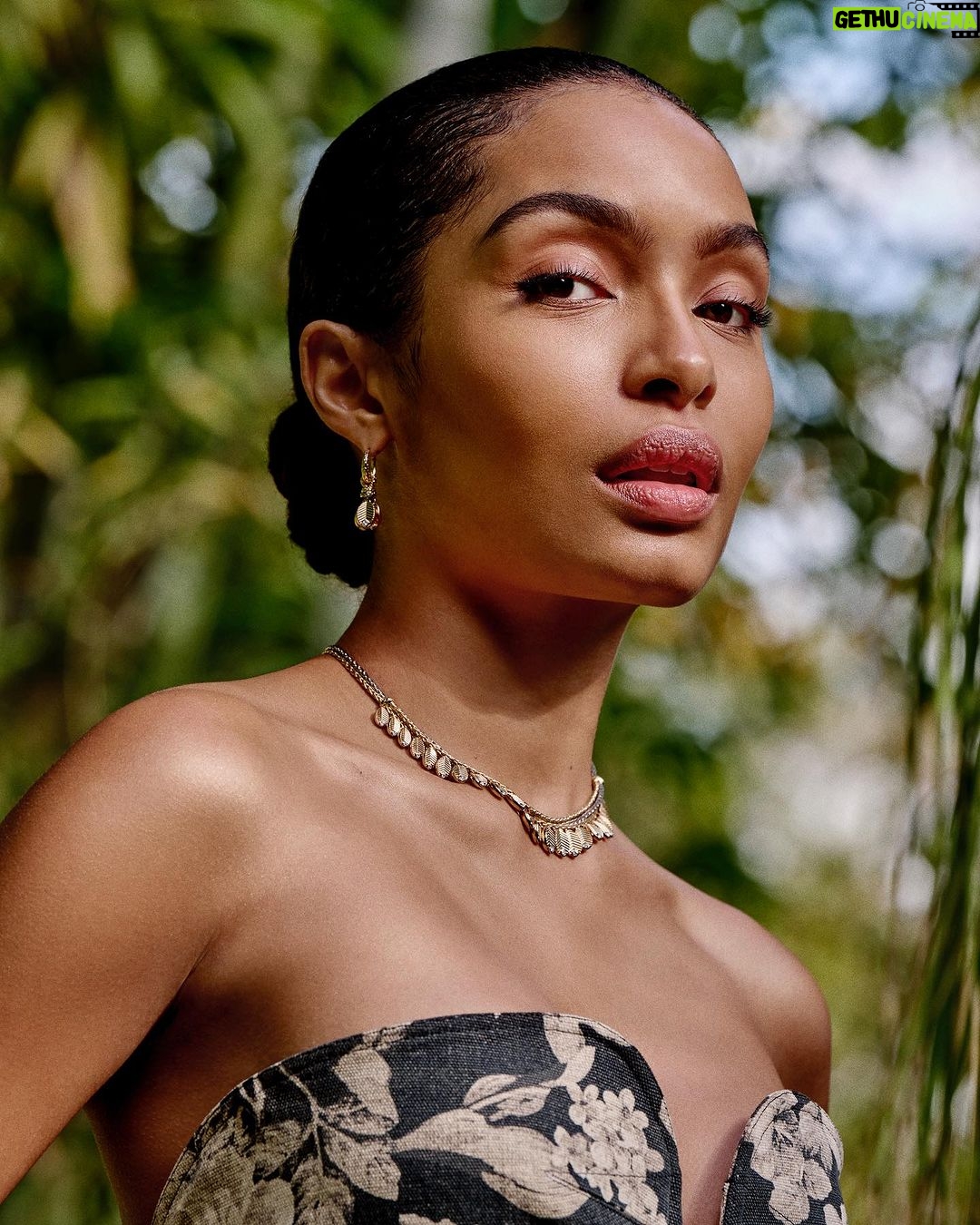 Yara Shahidi Instagram - Exploring Chateau Shahidi (@chateaumarmont )with GRAZIA ITALIA and @MaxMara π @grazia_it π @silvia_grilli π Reunited with the always fabulous @yutsai88 Intervista @fedi_volpe Styling @orettac Assistente @thecharlotteroyal Trucco @kilprity Pettinature @therealritabee