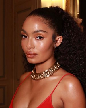 Yara Shahidi Instagram - Simple•Classic•Elegant 
#CartierTrinity @cartier 

💫Skin: @nikki_makeup 
Curls: @jordanbrumanthair 
Style: @jasonbolden 💫