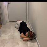 Yasemin Sakallıoğlu Instagram - Bu sıcaklarda sen , ben , o 😂