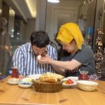 Yasemin Sakallıoğlu Instagram – Ramazan ayını iliklerine kadar yaşayan kadın😂
Hayırlı sahurlar💙