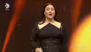 Yasemin Sakallıoğlu Instagram - Kelebeksizliğimi bu hesapta paylaşarak ölümsüzleştirmek istedim caniko şelaleri😂❤️
İlkini izledikten sonra sola kaydır guzum❤️