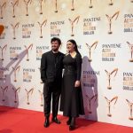Yasemin Sakallıoğlu Instagram - Hayat herkese kendi kelebeğini versin aşko😂 #pantenealtınkelebeködülleri Make-up👉 @serhatsenn Saç👉 @nesriincann