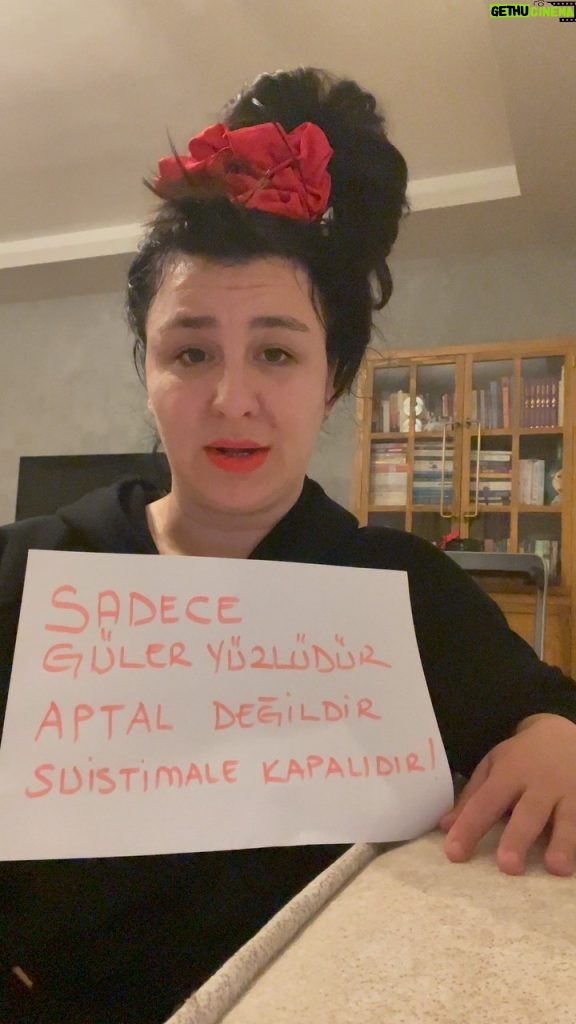 Yasemin Sakallıoğlu Instagram - Koruma altına alınması gereken tür😂 #challenge