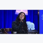 Yasemin Sakallıoğlu Instagram – Beste dünyalarındayım hayat bahçesi💚
Söz/Müzik👉 Yasemin Sakallıoğlu