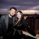 Yasemin Sakallıoğlu Instagram – İçime giydiğim korse tüm iç organlarımı birbirine yapıştırmamış gibi aşk içinde poz verelim bitanem😂