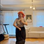 Yasemin Sakallıoğlu Instagram – Siniri içinde patlayan kadın dansı😂
#challenge