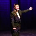 Yasemin Sakallıoğlu Instagram – Dün gece çok özel bir geceydi benim için. Bu senenin ilk gösterisiydi ve geliri köy okullarındaki çocuklara gidecekti. Beni dün gece yalnız bırakmayan bazı güzel insanlar var. En başta beni izlemekle kalmayıp, bana bu güzel anları hediye eden ve başından beri benden desteğini esirgemeyen güzel @hadise seni çok seviyorum. Ve onca yoğunluğun içinde gelenler @burcubiricik @ibrahimbuyukak @nurdan_buyukak  @esraerol @edaerol3 @merveozbeyofficial @selincigerci @berkaysahinn @ozlemadasahin @deryaacikgoz @1mustafavuran  Şu bir gerçek ki güzel şeyler güzel insanlarla yapılıyor. Hem bu şahane insanlara hem de dünyanın en samimi en içten seyircisine hayatım boyunca teşekkür edeceğim. İşime aşığım ve bu işi sizin gibi insanlarla yapmaya ba yı lı yo rum❤️🧿 eşime de aşığım @burakyirtar iyi ki varsın be karadut🌹 Bu sene daha çok gülecek, daha çok şehir , ülke gezecek daha çok sarılacak, daha çok seveceğiz❤️🧿