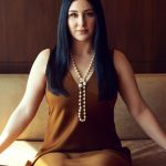 Yasemin Sakallıoğlu Instagram – Bir kadın bin yüz’dür benim için. Sola kaydırdığınızda içimdeki diğer kadınları göreceksiniz. @allmagazine dergisinde size şahane bir röportaj bıraktım. Hiç düşünmeden tek seferde cevapladığım o sorularla evinize konuk olmak istiyorum. Derginin kapağında da yazdığı gibi “En zoru kendimi aşmaktı” ❤️