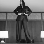 Yasemin Sakallıoğlu Instagram – Bir kadın bin yüz’dür benim için. Sola kaydırdığınızda içimdeki diğer kadınları göreceksiniz. @allmagazine dergisinde size şahane bir röportaj bıraktım. Hiç düşünmeden tek seferde cevapladığım o sorularla evinize konuk olmak istiyorum. Derginin kapağında da yazdığı gibi “En zoru kendimi aşmaktı” ❤️
