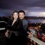 Yasemin Sakallıoğlu Instagram – İçime giydiğim korse tüm iç organlarımı birbirine yapıştırmamış gibi aşk içinde poz verelim bitanem😂