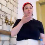 Yasemin Sakallıoğlu Instagram - İlaç içerken boğulacağını sananlar😂