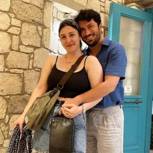Yasemin Sakallıoğlu Instagram - 76 kere ertelenmiş balayına çıkıldı aşkofisko😂