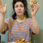 Yasemin Sakallıoğlu Instagram - Sofra duası😂 Her “amin” -3 kg 😂 #challenge