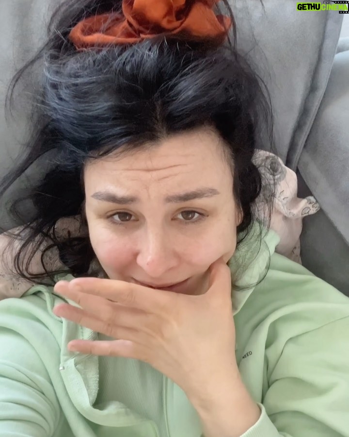 Yasemin Sakallıoğlu Instagram - Benim eşimden beklentim😂 #challenge