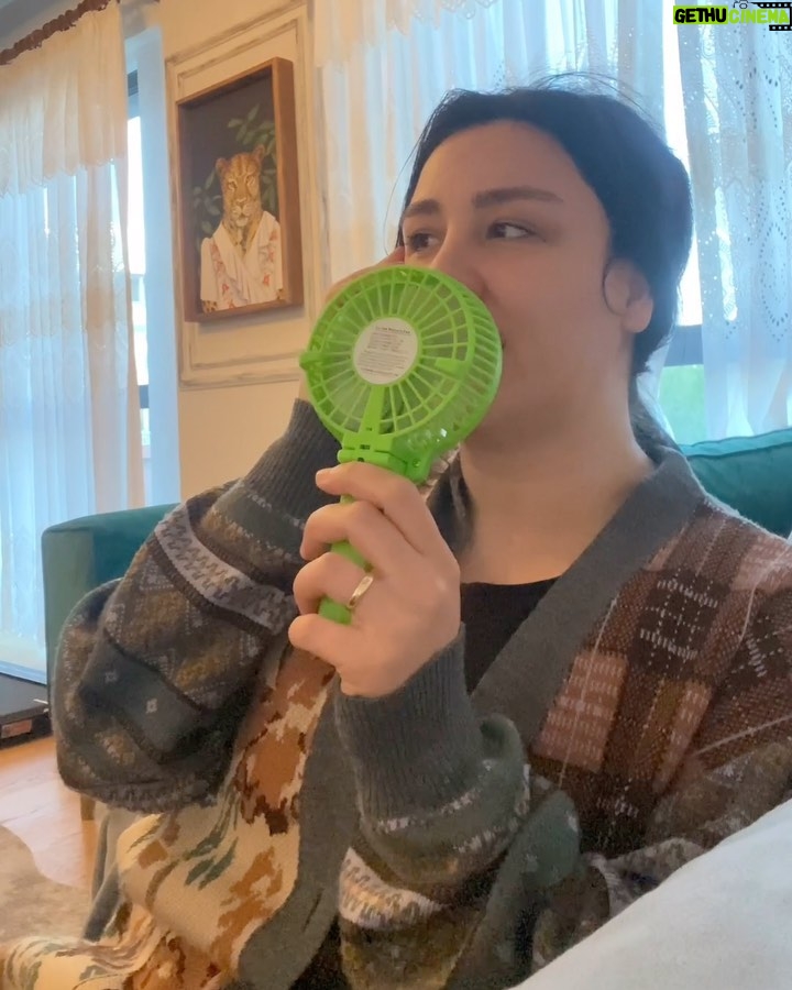 Yasemin Sakallıoğlu Instagram - Şuanda Türkiye’de bazı evler😂 #bitcoin