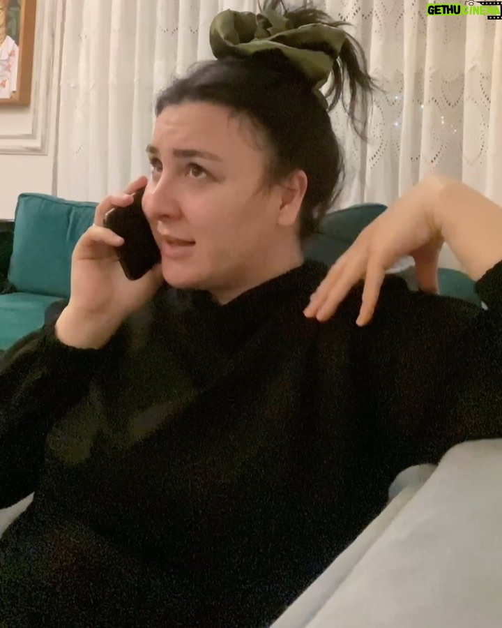 Yasemin Sakallıoğlu Instagram - Bugünlerde dijital paranın kadınlardaki yansıması😂 #kriptopara#coin