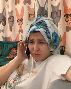 Yasemin Sakallıoğlu Instagram - Bu akşam tüm evler😂