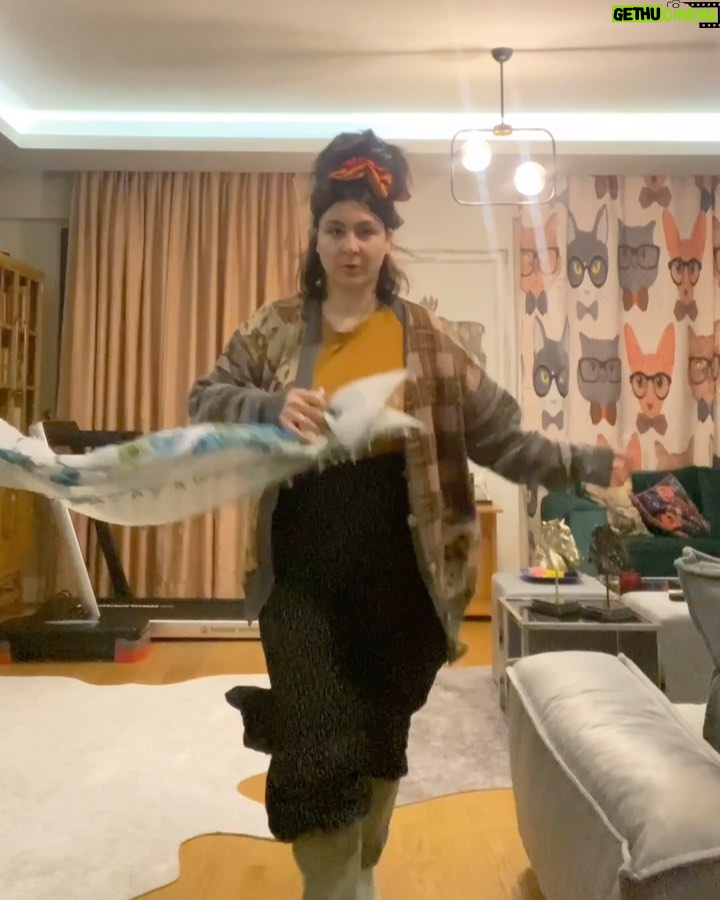 Yasemin Sakallıoğlu Instagram - Normalleşme yaklaştıkça ben😂 #challenge
