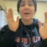 Yasemin Sakallıoğlu Instagram - İdeal kilosuna uzak olanların bir ricası var😂 #challenge