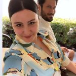 Yasemin Sakallıoğlu Instagram - Balayının en acı kısmı bitiyo olması🤦🏻‍♀️ Şimdi ne olacak bitanem? 😂😂😂