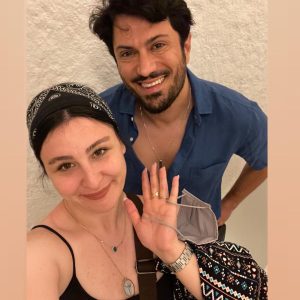 Yasemin Sakallıoğlu Instagram - 76 kere ertelenmiş balayına çıkıldı aşkofisko😂