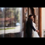 Yasemin Sakallıoğlu Instagram - Kiminle evlendiğin kadar o günü kimlerle planladığın da önemlidir. Şimdi size hayatımın en doğru kararlarını açıklıyorum😂💙 Makyaj👉 @serhatsenn Gelinlik 👉 @mervekaramanbridal Fotoğraf 👉 @click34photo @melihkahveci Saç 👉 @nesriincann Ve 4 günde bize harika bir organizasyon hazırlayan @serdaroozen Hepinizi kolye yapıp boynumda taşıyasım var💚