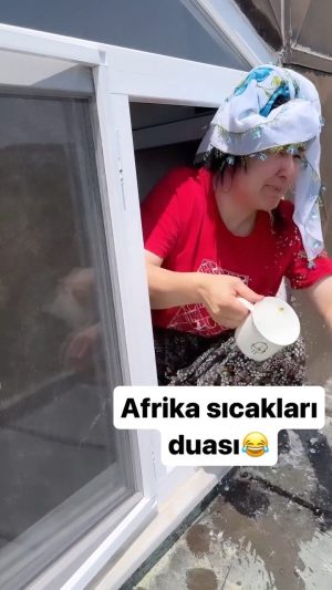 Yasemin Sakallıoğlu Instagram - Her amin klima etkisi yaratır😂