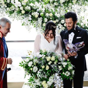 Yasemin Sakallıoğlu Instagram - Evlenmek hoşumuza gider💚